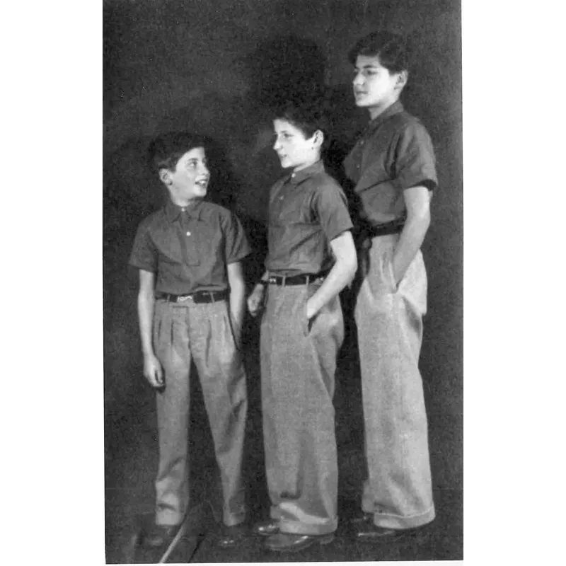 8. I tre fratelli Freud, Clement, Lucian e Stephen, 1932 ca.