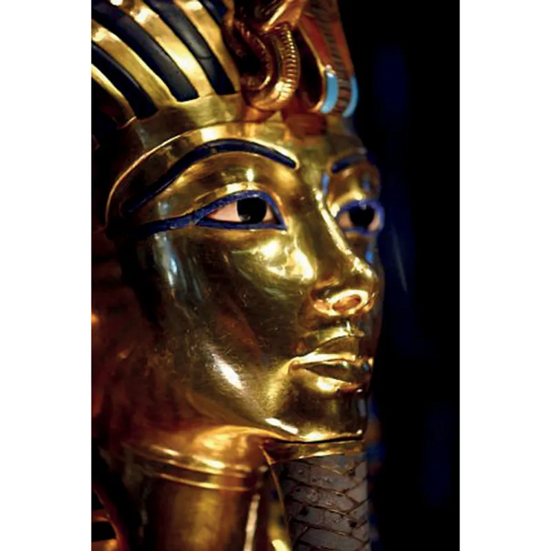 La bellissima maschera funeraria in oro massiccio di Tutankhamon, conservata al Museo Egizio del Cairo.