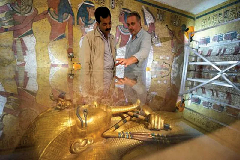 I ricchi corredi funerari delle tombe egizie hanno sempre attirato stuoli di ladri, per nulla scoraggiati dalla difficoltà di entrare né spaventati dalle maledizioni che il defunto faceva incidere sull’ingresso della cripta