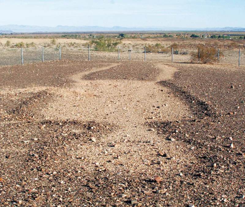 I nativi americani che tracciarono le enormi figure umane nel deserto del Colorado potevano soltanto immaginare che aspetto avrebbero avuto dall’alto.