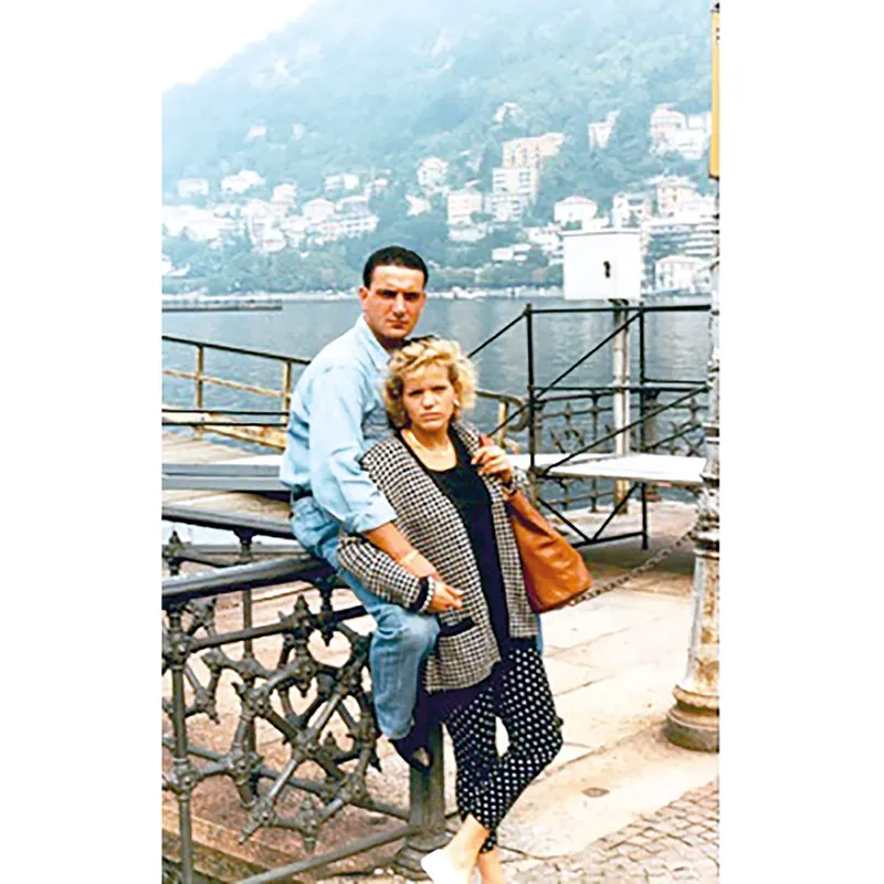 Con Letizia è stato un colpo di fulmine e, dopo quattro anni di fidanzamento, il giorno del venticinquesimo compleanno di Giuseppe i due convolano a nozze. Qui la coppia è ritratta durante la luna di miele sui laghi di Nord Italia e Svizzera.