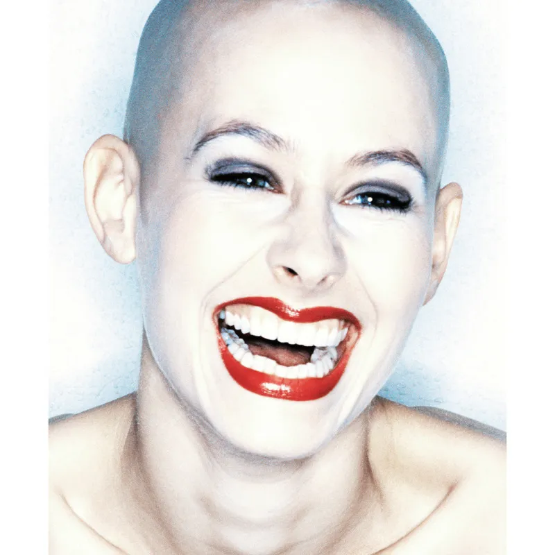 Le labbra della donna trasmettono un potente richiamo sessuale perché evocano il colore, la forma e la consistenza dei genitali femminili. Le grandi e piccole labbra della vulva si arrossano nella fase dell’eccitazione, ed è per questo che il rosso è sempre stato il colore dominante tra i rossetti, nonostante i ripetuti tentativi dell’industria cosmetica di introdurre nuove tonalità. © Gettyimages/Robert Daly