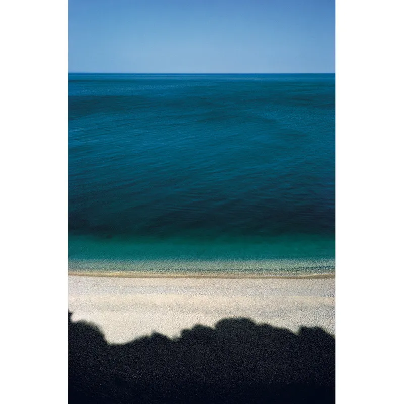 Baia delle Zagare, 1970. La luce era splendida e la foto è venuta tecnicamente bene subito. Per dare rilievo ai contrasti, ho puntato sulla parte più luminosa e chiara dell’immagine, le altre si sono saturate e così sono riuscito a valorizzare al massimo i colori. Ricordo di aver usato una Kodacrom 25 ASA, la migliore pellicola mai inventata, ancora perfetta dopo più di quarant’anni.