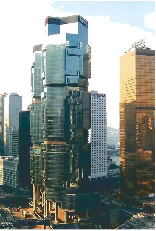 Hong Kong, una città stretta tra le montagne e il mare. 
