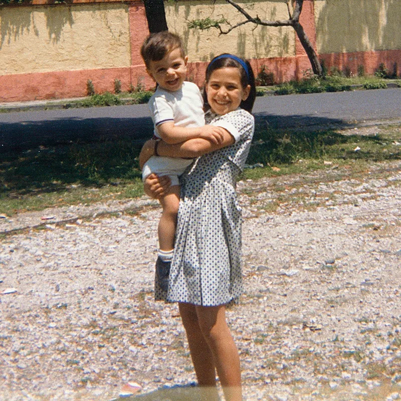 Barbara con Alessandro da piccoli