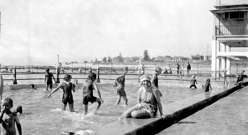 Agatha in piscina a Sea Point.