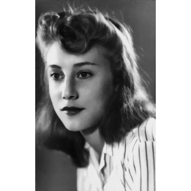 Mia madre Yvonne all’età di diciotto anni.