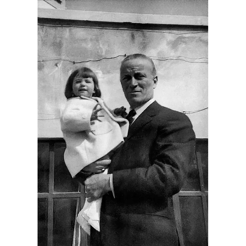 Mio nonno Aldo Gucci con mia sorella Elisabetta.