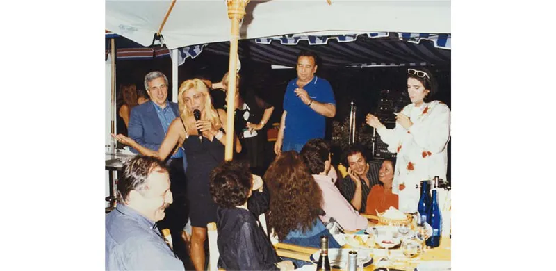 Con Renato Zero e altri ospiti in una serata in un locale di Riccione nel 1994.