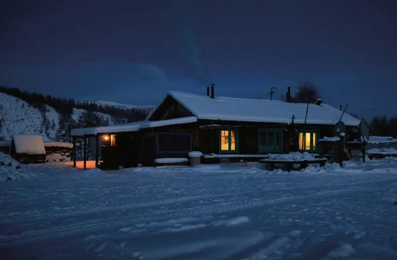 La casa della stazione meteo Ust-Charky. Il villaggio più vicino si trova a duecento chilometri di distanza.