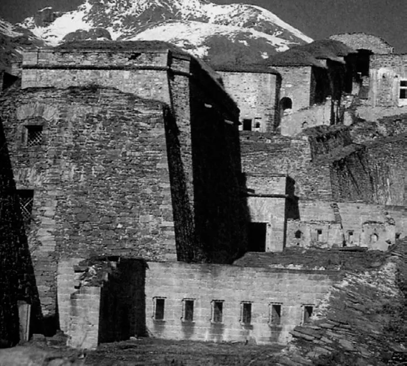 L’antica fortezza di Fenestrelle, a sessanta chilometri da Torino.