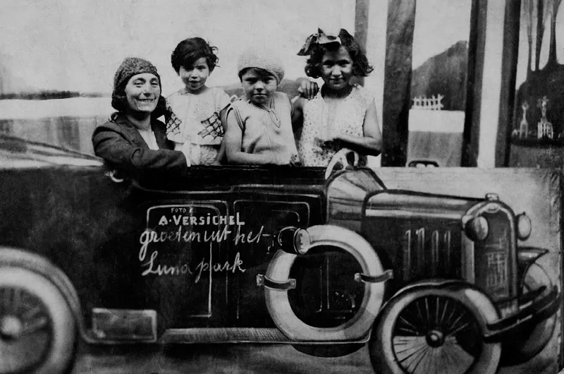 Mams, Clara, Jo Grobfeld e Selma a Diemen (1930).