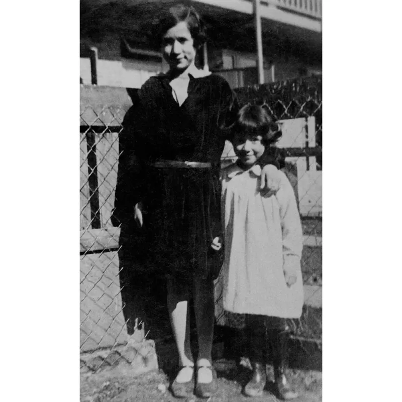 Selma e la sorella Clara a Diemen (1930 ca).