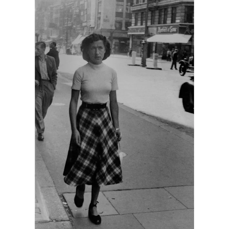 Selma a Londra nei primi anni del dopoguerra (1949).