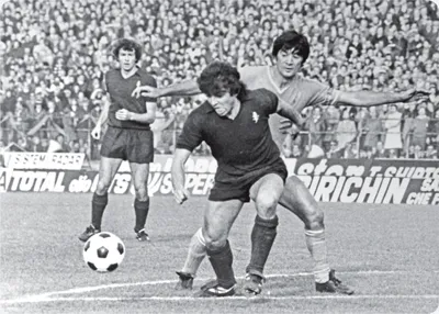 La vittoria sul Napoli ci diede un grande slancio. Totò Juliano, capitano dei partenopei, era un avversario di classe.