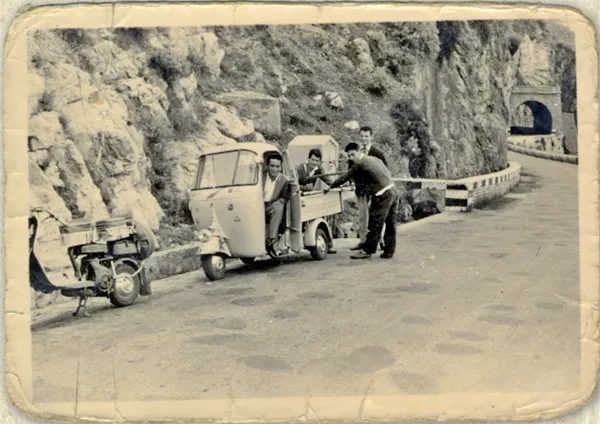 Nonno Antonio, pescatore, vendeva i suoi pesci girando la Costiera con l’Ape