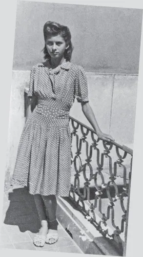 … e un’altra fatta quando cominciai a crescere velocemente, tanto che mamma Luisa dovette aggiungere più di una fascia in vita per allungare il vestito confezionato con la stoffa che la zia ci spediva dall’America.