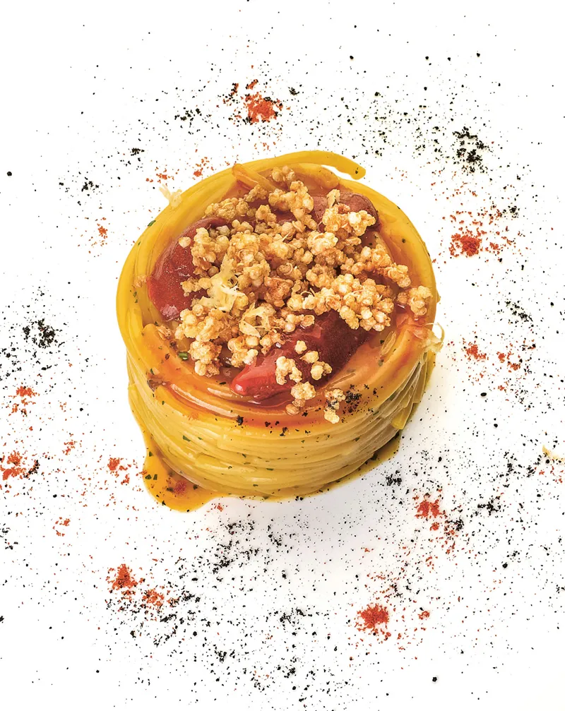 Spaghetto allo zafferano, ricci di mare, quinoa croccante