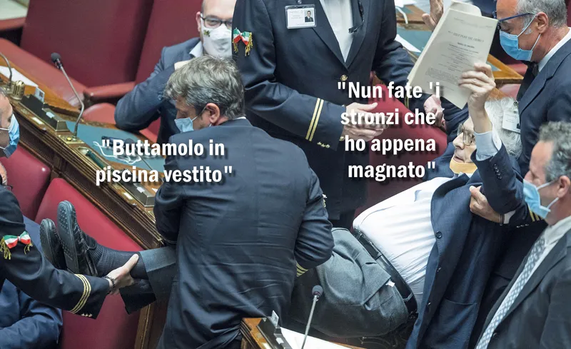 L’On. Vittorio Sgarbi viene allontanato di peso dall’aula di Montecitorio. © LaPresse / Roberto Monaldo