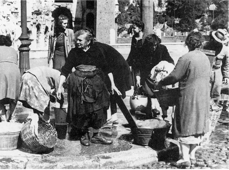 Donne alla ricerca dell’acqua a Roma.