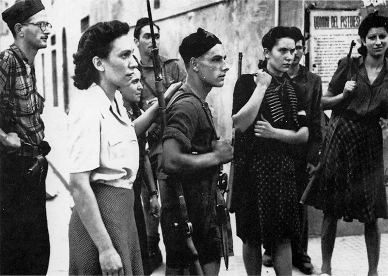 La guerra è finita. Un gruppo di partigiane e partigiani nel pistoiese ancora in armi.