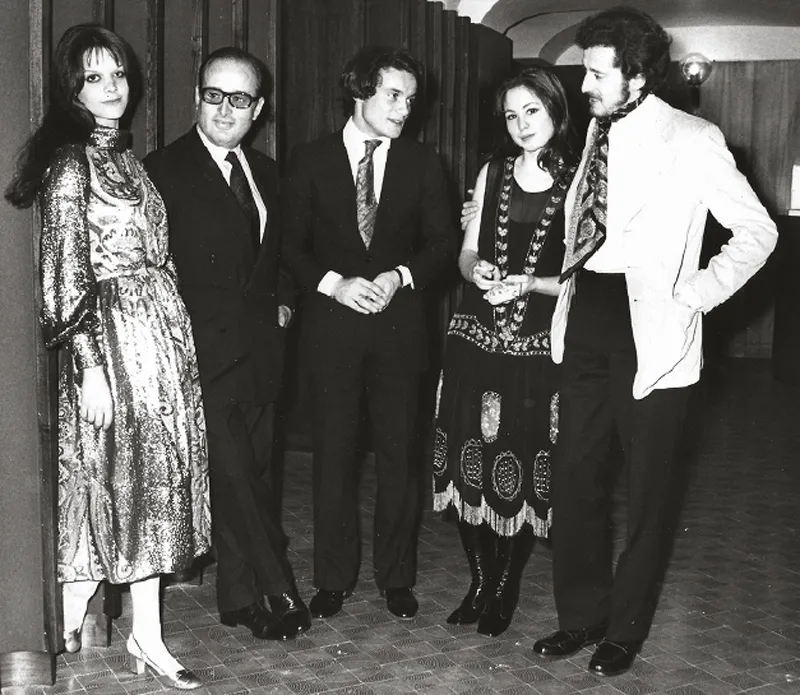 1970. Con una parte del cast di Metello. Alla mia destra, Tina Aumont e il regista Mauro Bolognini; alla mia sinistra, Ottavia Piccolo e Mariano Rigillo.