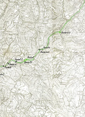 Foto in bianco e nero. La descrizione è nella didascalia sottostante