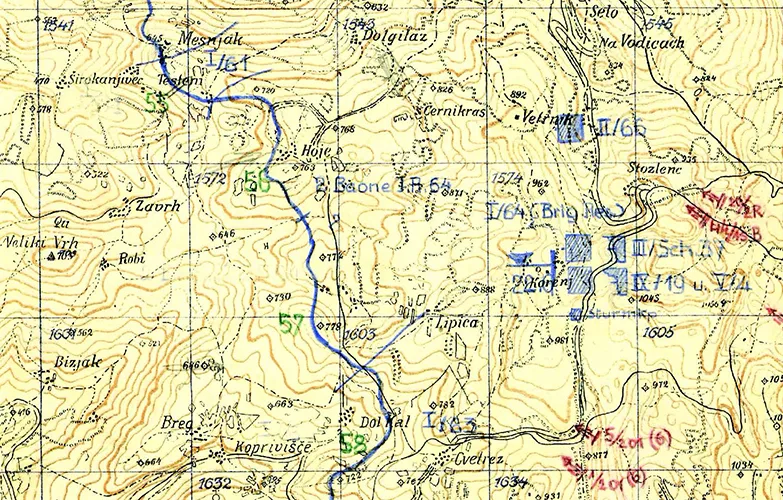 Foto in bianco e nero. La descrizione è nella didascalia sottostante