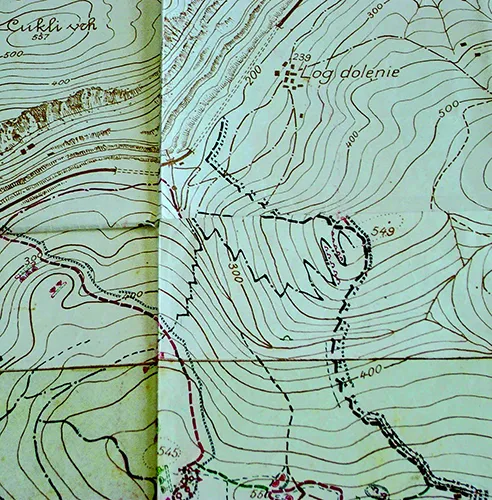 Foto in bianco e nero. La descrizione è nella didascalia sottostante