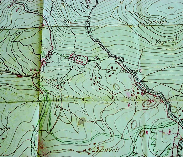 Foto in bianco e nero. La descrizione è nella didascalia sottostante