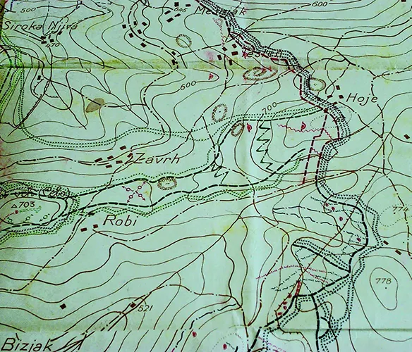 Foto in bianco e nero. La descrizione è nella didascalia sottostante