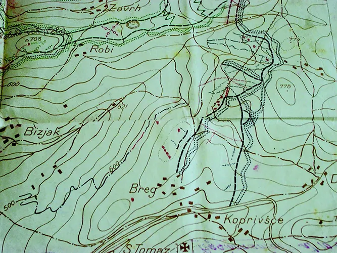 Foto in bianco e nero. La descrizione è nella didascalia sottostante